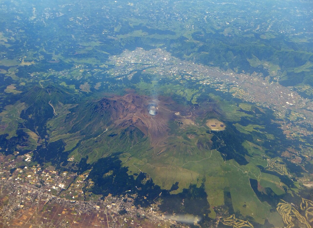 阿蘇山火山口空拍